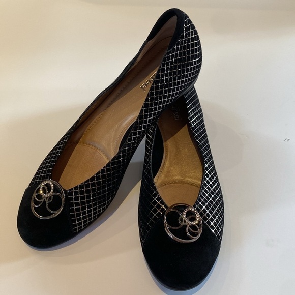 BeautiFeel Black & Gold Suede Leather Medallion Ballet Flats Size 6.5 (37) - Picture 1 of 15
